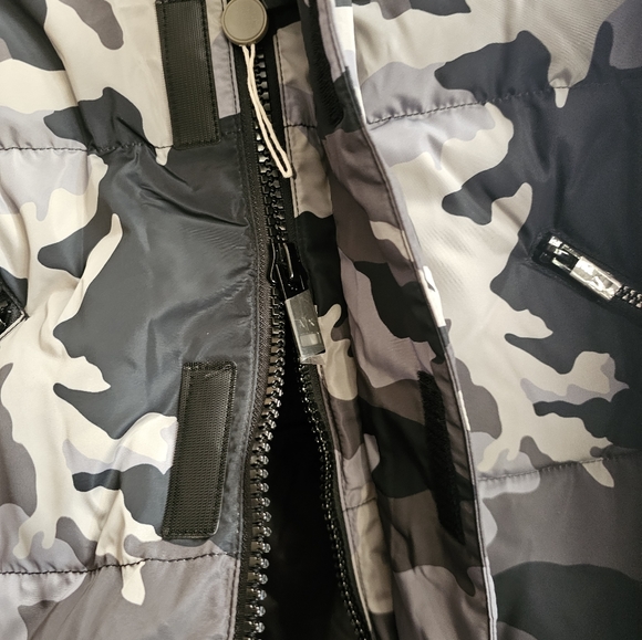 Armani Exchange Down Jacket In Gray Camo Size S NWT - Picture 3 of 14